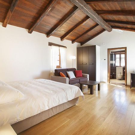 Villa Poropati, Groznjan, Istria - Luxury Countryside Estate For Up To 19 Persons - Large Pool Of 80M2 With Kids Section מראה חיצוני תמונה