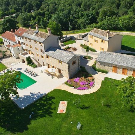 Villa Poropati, Groznjan, Istria - Luxury Countryside Estate For Up To 19 Persons - Large Pool Of 80M2 With Kids Section מראה חיצוני תמונה