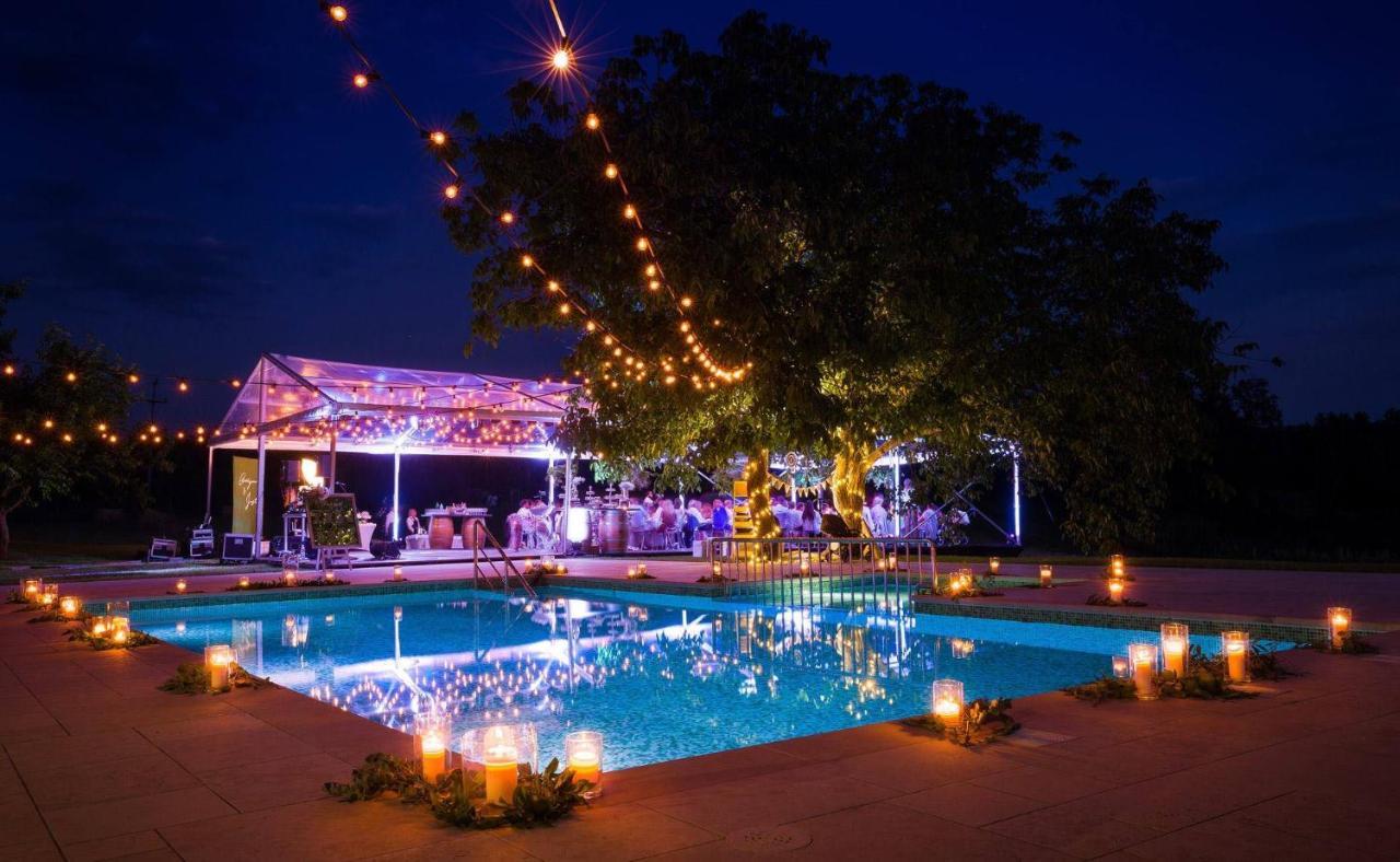 Villa Poropati, Groznjan, Istria - Luxury Countryside Estate For Up To 19 Persons - Large Pool Of 80M2 With Kids Section מראה חיצוני תמונה