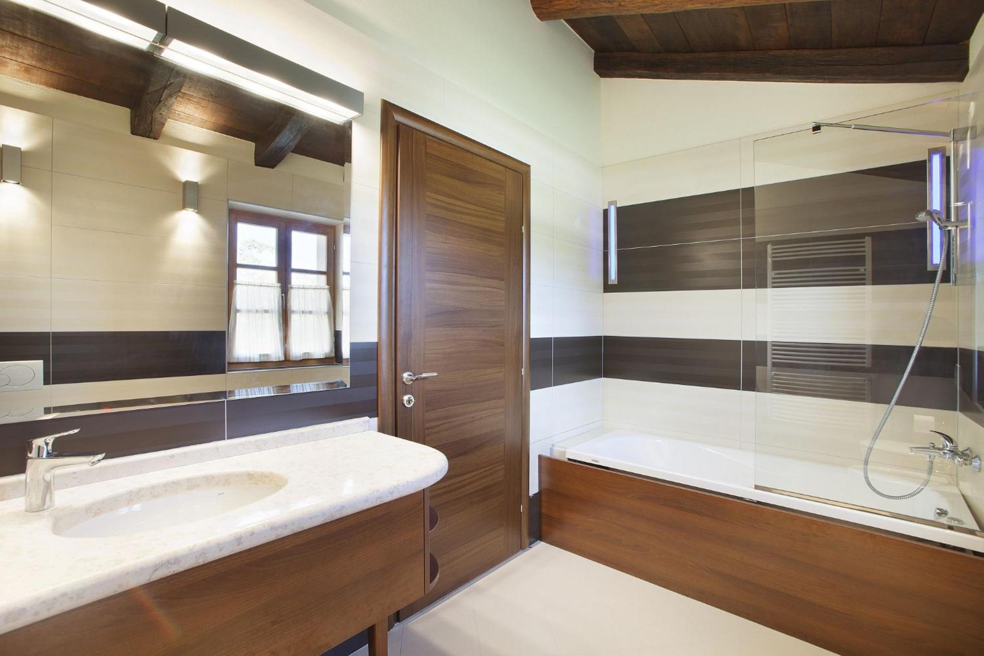 Villa Poropati, Groznjan, Istria - Luxury Countryside Estate For Up To 19 Persons - Large Pool Of 80M2 With Kids Section מראה חיצוני תמונה