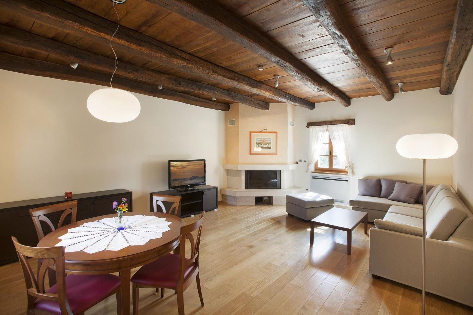 Villa Poropati, Groznjan, Istria - Luxury Countryside Estate For Up To 19 Persons - Large Pool Of 80M2 With Kids Section מראה חיצוני תמונה