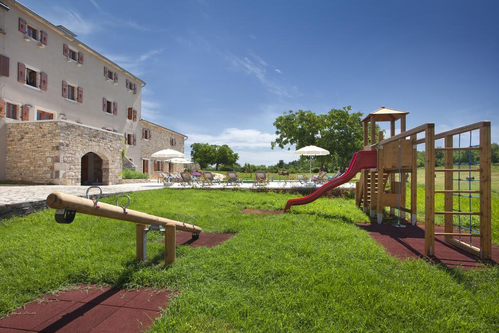 Villa Poropati, Groznjan, Istria - Luxury Countryside Estate For Up To 19 Persons - Large Pool Of 80M2 With Kids Section מראה חיצוני תמונה
