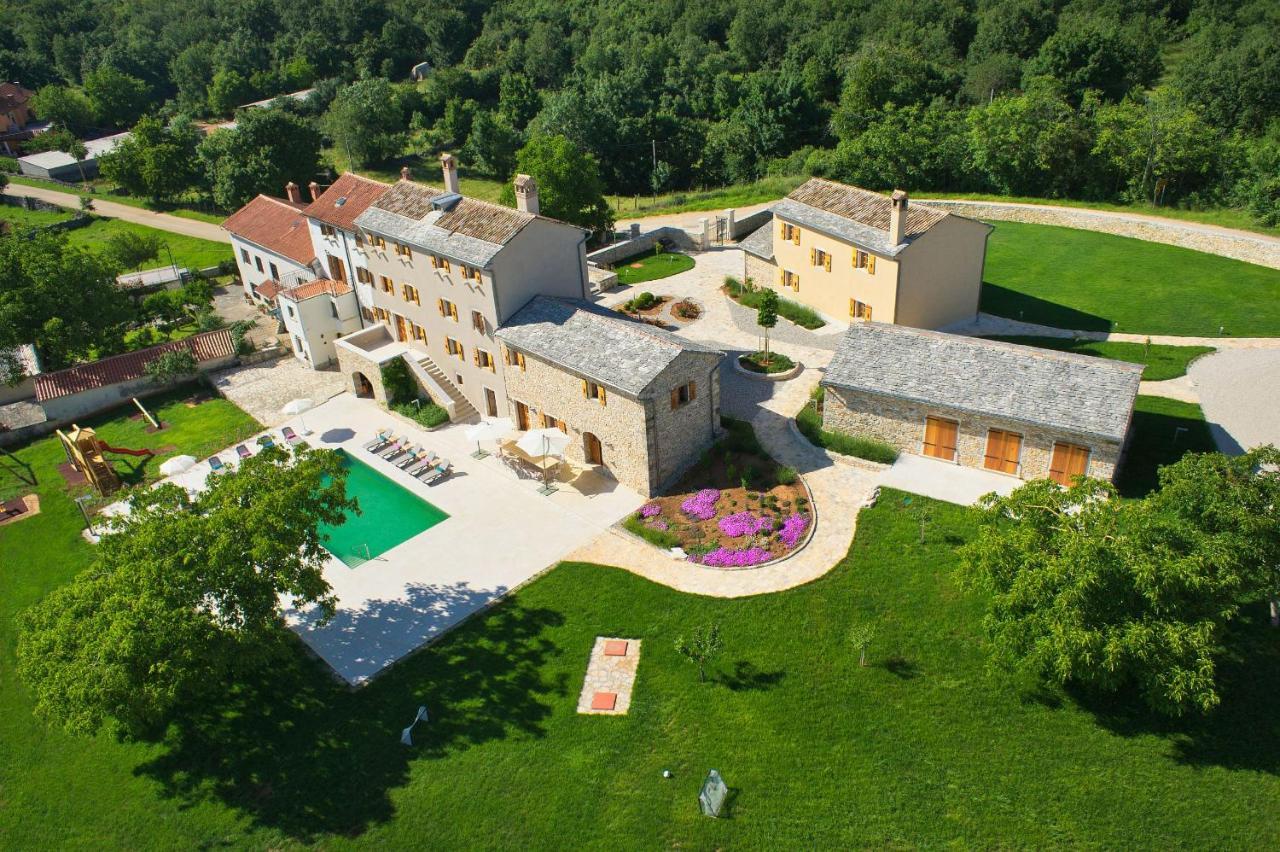 Villa Poropati, Groznjan, Istria - Luxury Countryside Estate For Up To 19 Persons - Large Pool Of 80M2 With Kids Section מראה חיצוני תמונה