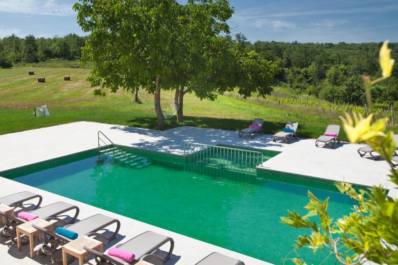 Villa Poropati, Groznjan, Istria - Luxury Countryside Estate For Up To 19 Persons - Large Pool Of 80M2 With Kids Section מראה חיצוני תמונה