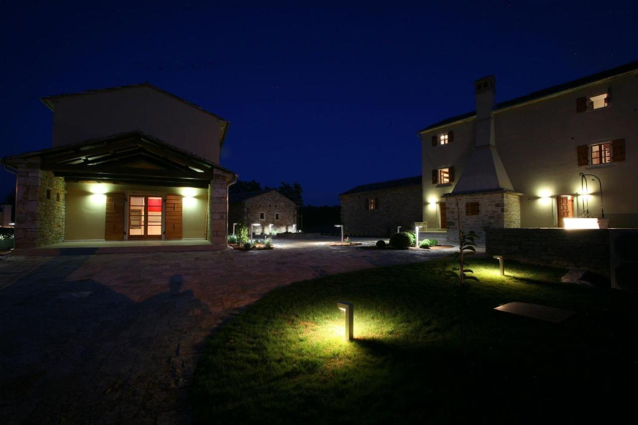 Villa Poropati, Groznjan, Istria - Luxury Countryside Estate For Up To 19 Persons - Large Pool Of 80M2 With Kids Section חדר תמונה